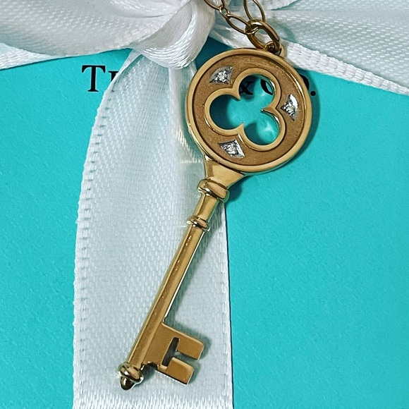 ❌SOLD❌Tiffany rose gold diamond clover key - Picture 3 of 6